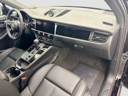 Certified 2026 Porsche Macan AWD/4WD image 20