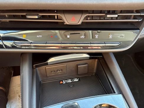 Used 2025 Buick Envision Sport Touring AWD/4WD image 13