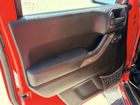 Used 2012 Jeep Wrangler Unlimited Sport image 17