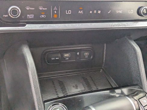 Used 2025 Kia Sportage SX image 26