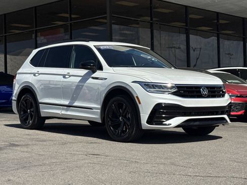 Certified 2023 Volkswagen Tiguan SE R-Line FWD image 7