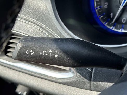 Used 2025 Chrysler Pacifica Limited FWD image 18