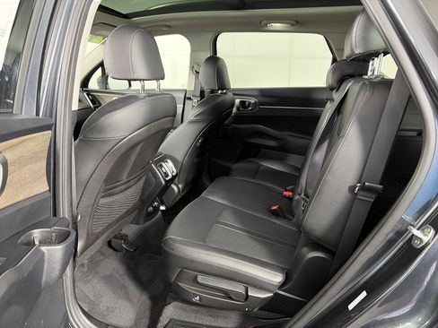 Certified 2022 Kia Sorento S w/ Panoramic Sunroof Package image 14