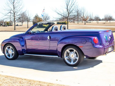 Used 2004 Chevrolet SSR w/ Preferred Equipment Group image 7