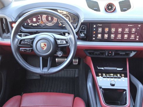 Used 2024 Porsche Cayenne S image 24