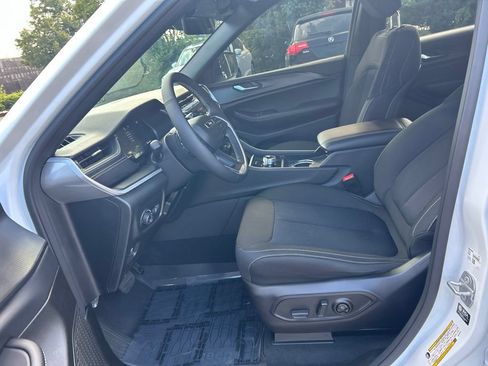Used 2025 Jeep Grand Cherokee L Laredo w/ Luxury Tech Group I AWD/4WD image 18