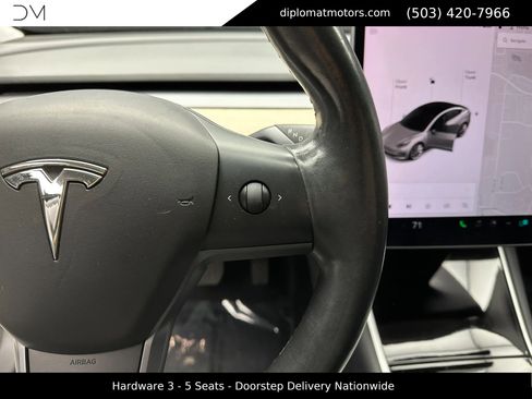 Used 2017 Tesla Model 3 Long Range image 31