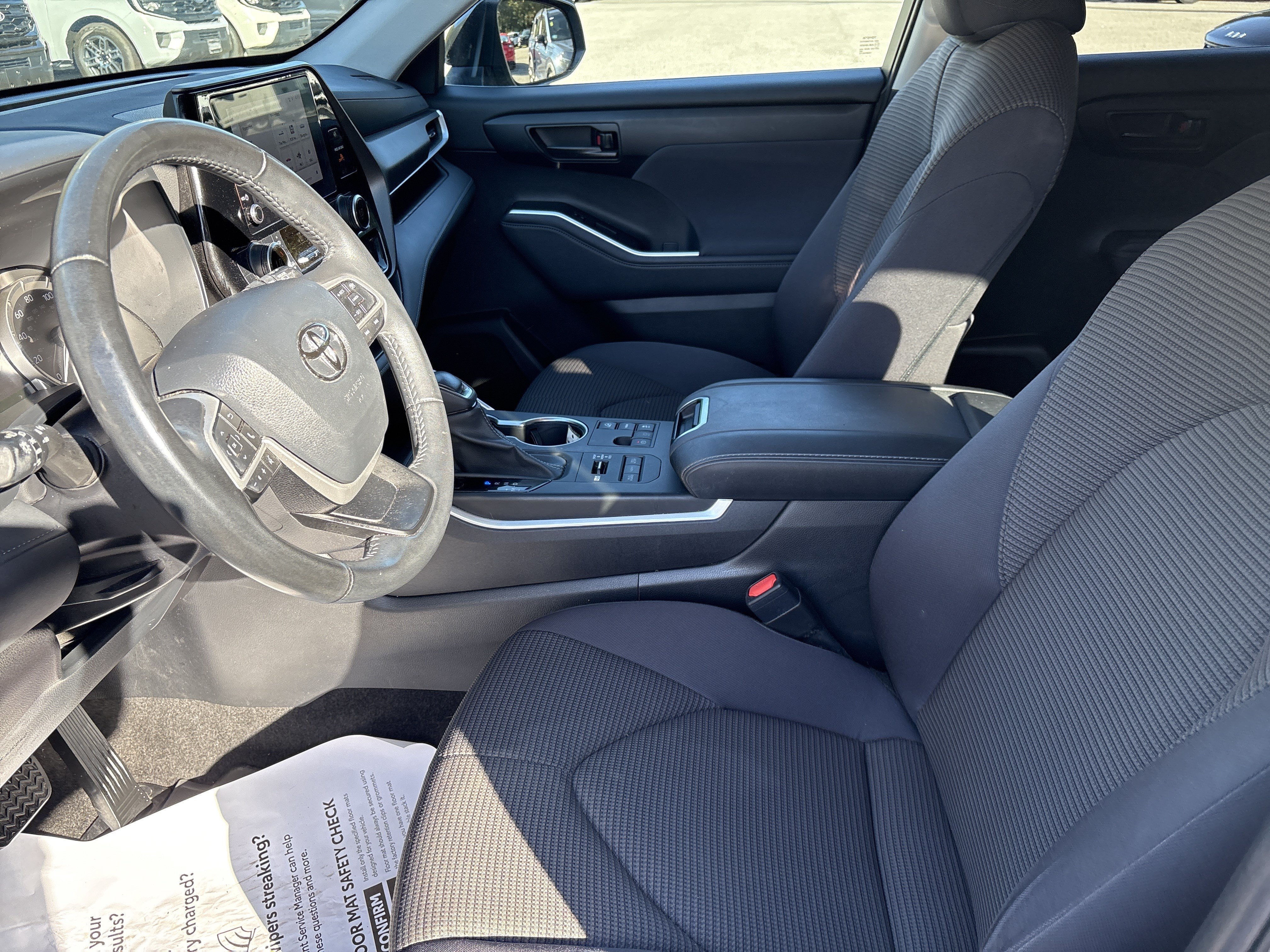 Used 2023 Toyota Highlander LE AWD/4WD image 14