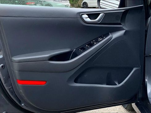 Used 2018 Hyundai Ioniq SEL image 21