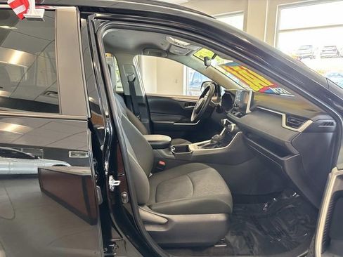 Used 2025 Toyota RAV4 XLE AWD/4WD image 10