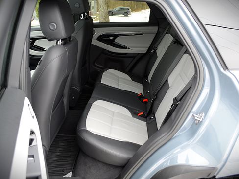 Used 2023 Land Rover Range Rover Evoque R-Dynamic SE image 14