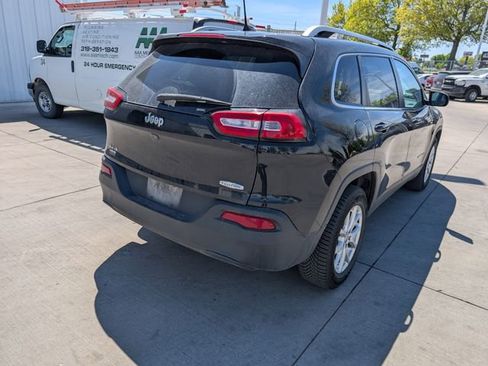 Used 2017 Jeep Cherokee Latitude w/ Cold Weather Group AWD/4WD image 14