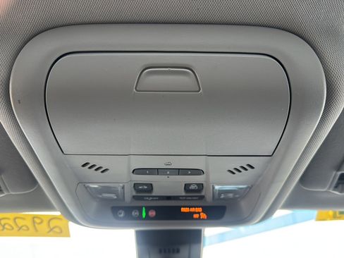 Used 2024 Chevrolet Equinox Premier image 39