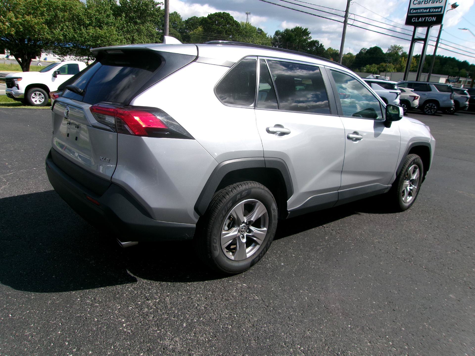 Used 2025 Toyota RAV4 XLE FWD image 5