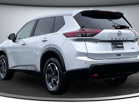 Used 2025 Nissan Rogue SV AWD/4WD image 5