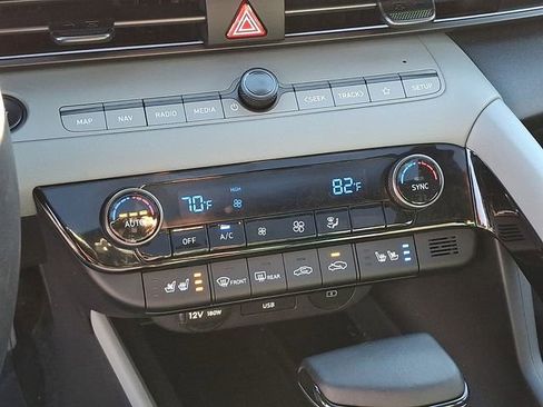 Used 2024 Hyundai Elantra Limited image 19