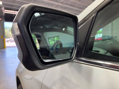 Used 2018 Chevrolet Equinox LT AWD/4WD image 17