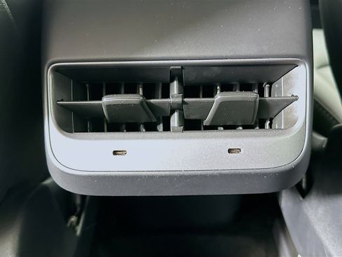 Used 2023 Tesla Model Y Performance image 25