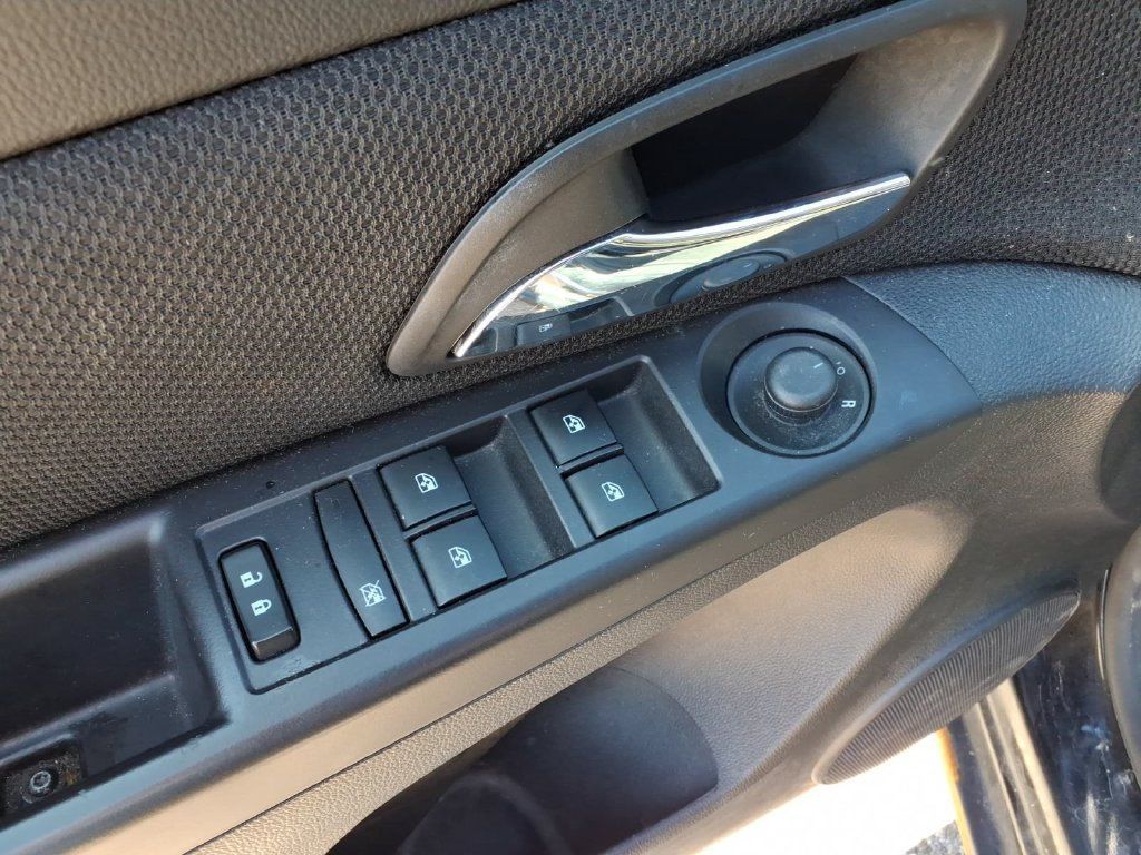 Used 2016 Chevrolet Cruze LT FWD image 30