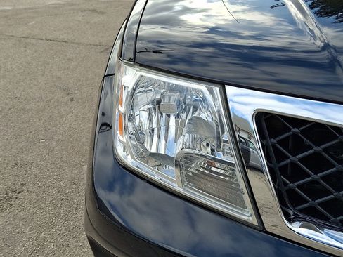 Used 2019 Nissan Frontier SV image 8