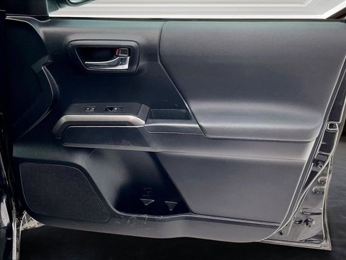 Used 2019 Toyota Tacoma TRD Off-Road image 19