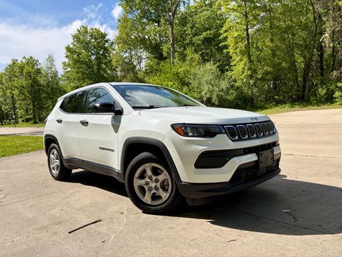 Used 2022 Jeep Compass Sport FWD image 1