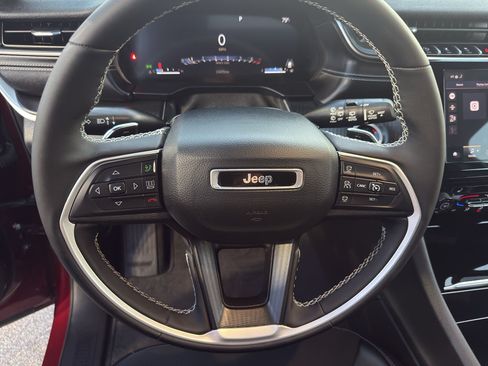 Used 2023 Jeep Grand Cherokee Altitude AWD/4WD image 15
