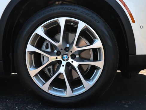Used 2024 BMW X5 xDrive40i w/ Premium Package AWD/4WD image 5