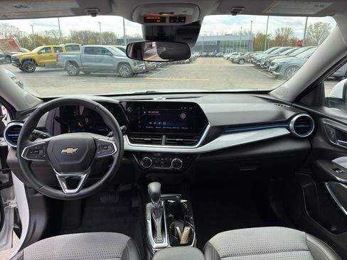 Used 2024 Chevrolet Trax LT w/ Driver Confidence Package FWD image 28