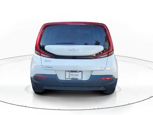 Used 2022 Kia Soul LX image 5