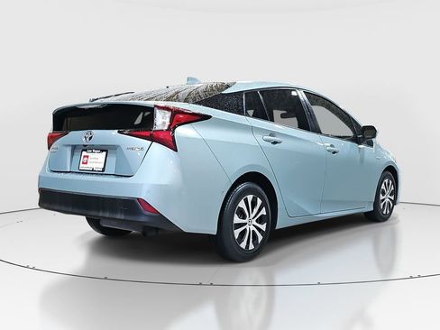 Certified 2021 Toyota Prius LE image 5