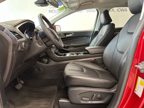 Used 2020 Ford Edge Titanium image 10