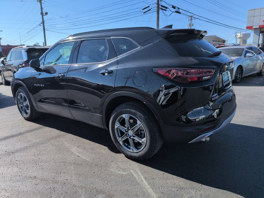 Used 2024 Chevrolet Blazer LT w/ Convenience Package FWD image 3