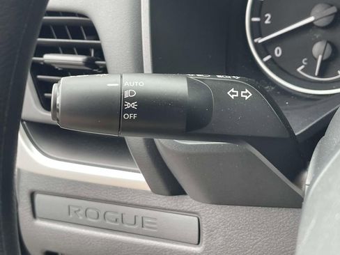 Used 2025 Nissan Rogue S image 19