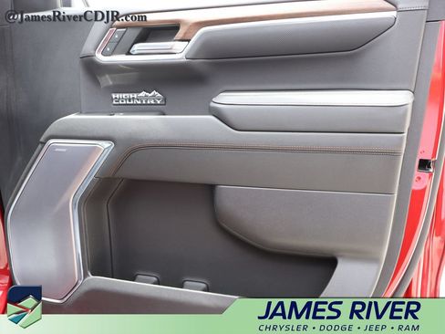 Used 2023 Chevrolet Silverado 1500 High Country w/ Technology Package AWD/4WD image 8