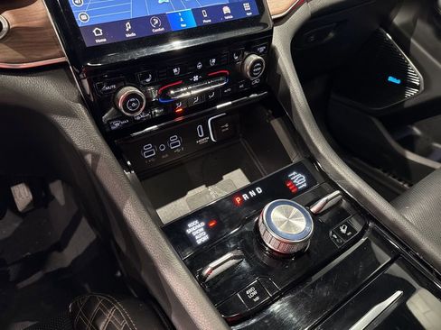 Used 2022 Jeep Grand Cherokee Summit w/ Luxury Tech Group V image 19