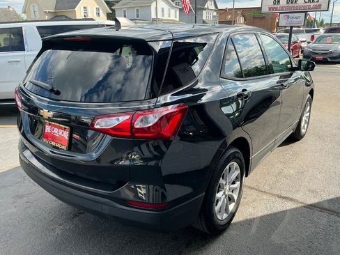 Used 2019 Chevrolet Equinox LS w/ LS Convenience Package FWD image 4
