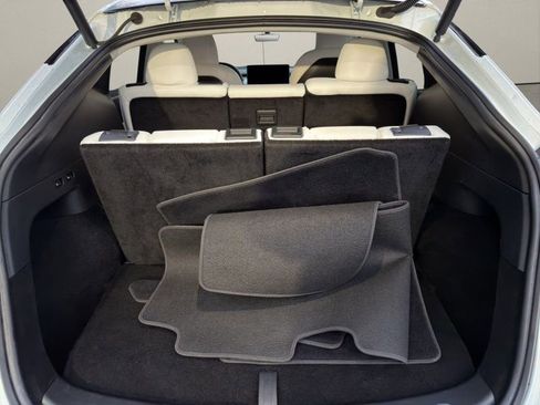 Used 2022 Tesla Model Y Long Range image 11