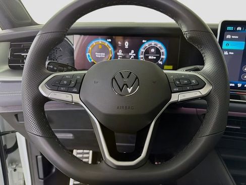 New 2025 Volkswagen Tiguan SE R-Line image 12