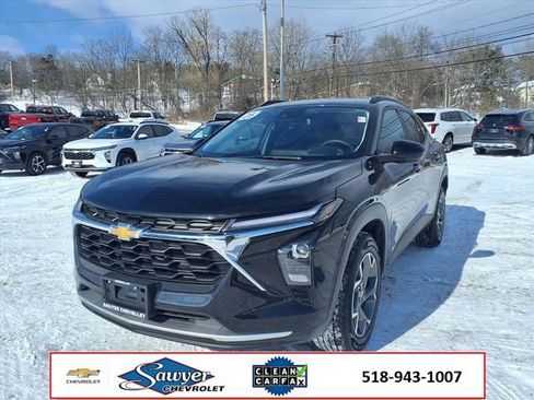Used 2025 Chevrolet Trax LT w/ LT Convenience Package image 3