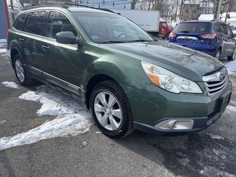 Used 2011 Subaru Outback 2.5i Premium image 9