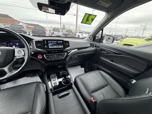 Used 2021 Honda Pilot Touring image 11