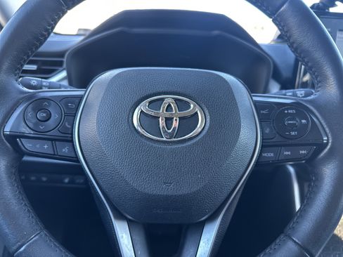 Used 2021 Toyota RAV4 XLE Premium image 22