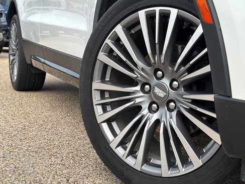 Used 2024 Cadillac XT4 Premium Luxury FWD image 2