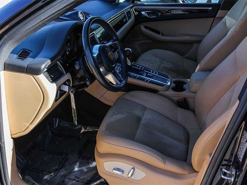 Used 2018 Porsche Macan image 18