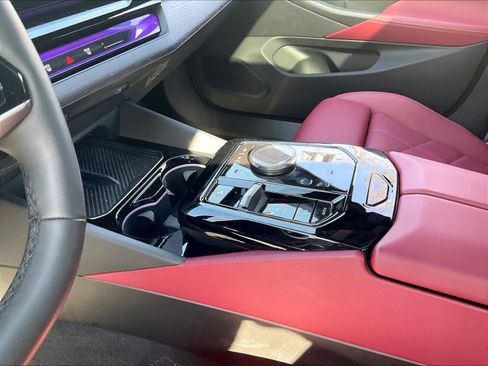 Certified 2025 BMW i5 xDrive40 w/ Premium Package AWD/4WD image 18