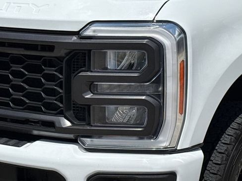 Used 2023 Ford F250 XL w/ STX Appearance Package AWD/4WD image 4