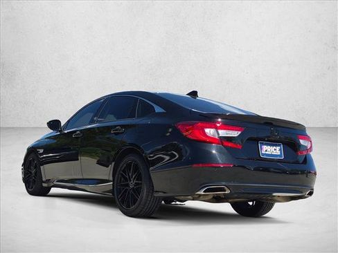 Used 2018 Honda Accord Touring image 8