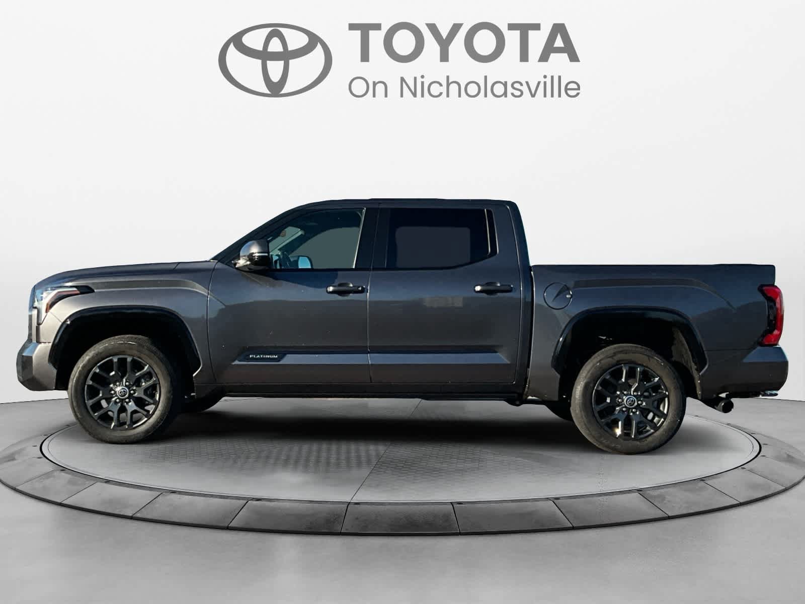 Used 2023 Toyota Tundra Platinum AWD/4WD image 2