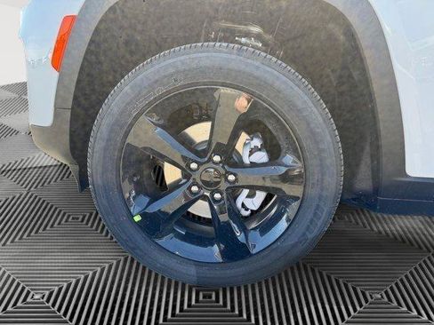 New 2025 Jeep Grand Cherokee Altitude w/ Trailer Tow Package AWD/4WD image 14